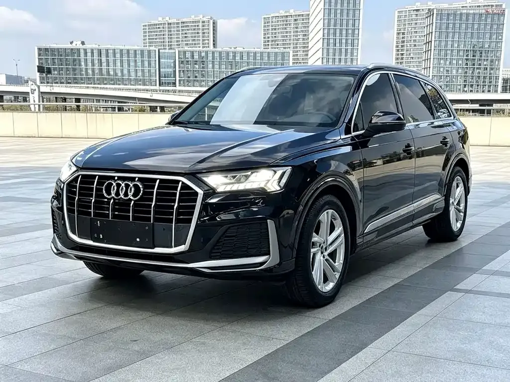 Audi Q7 — фото 1