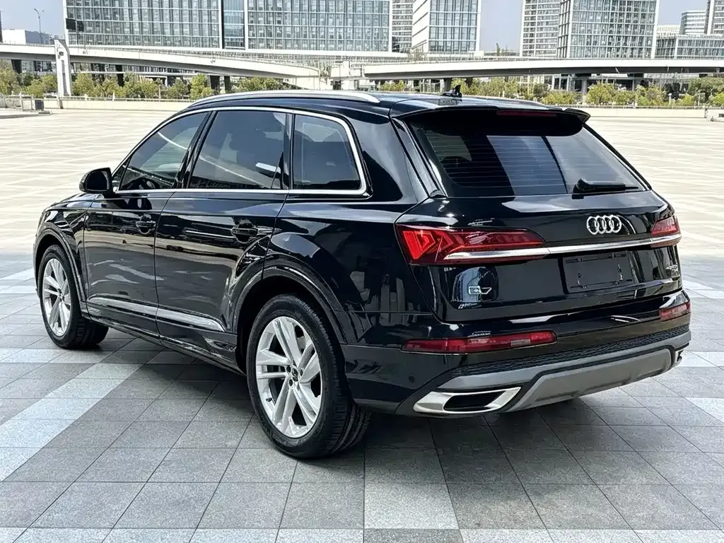 Audi Q7 — фото 6