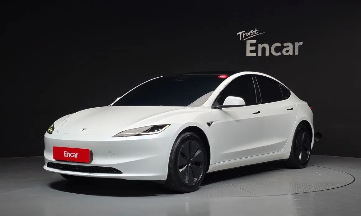 Tesla Model 3 — фото 1