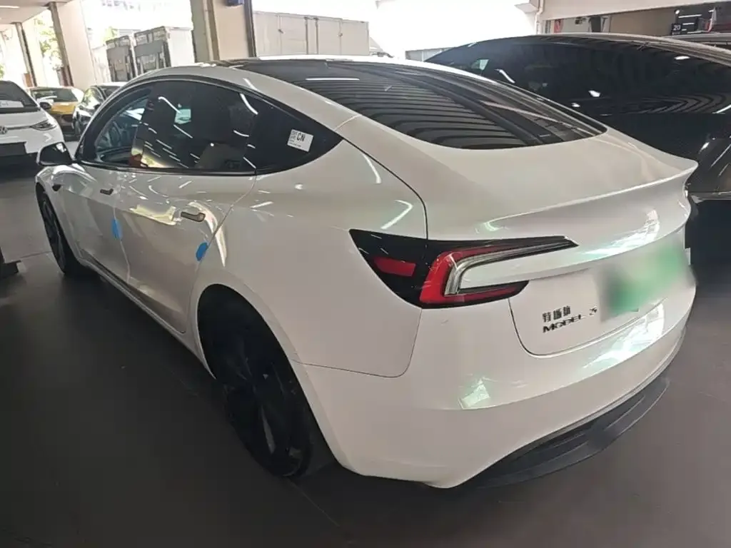 Tesla Model 3 — фото 9