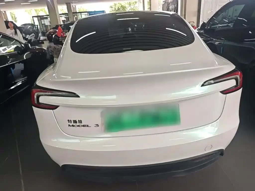 Tesla Model 3 — фото 6