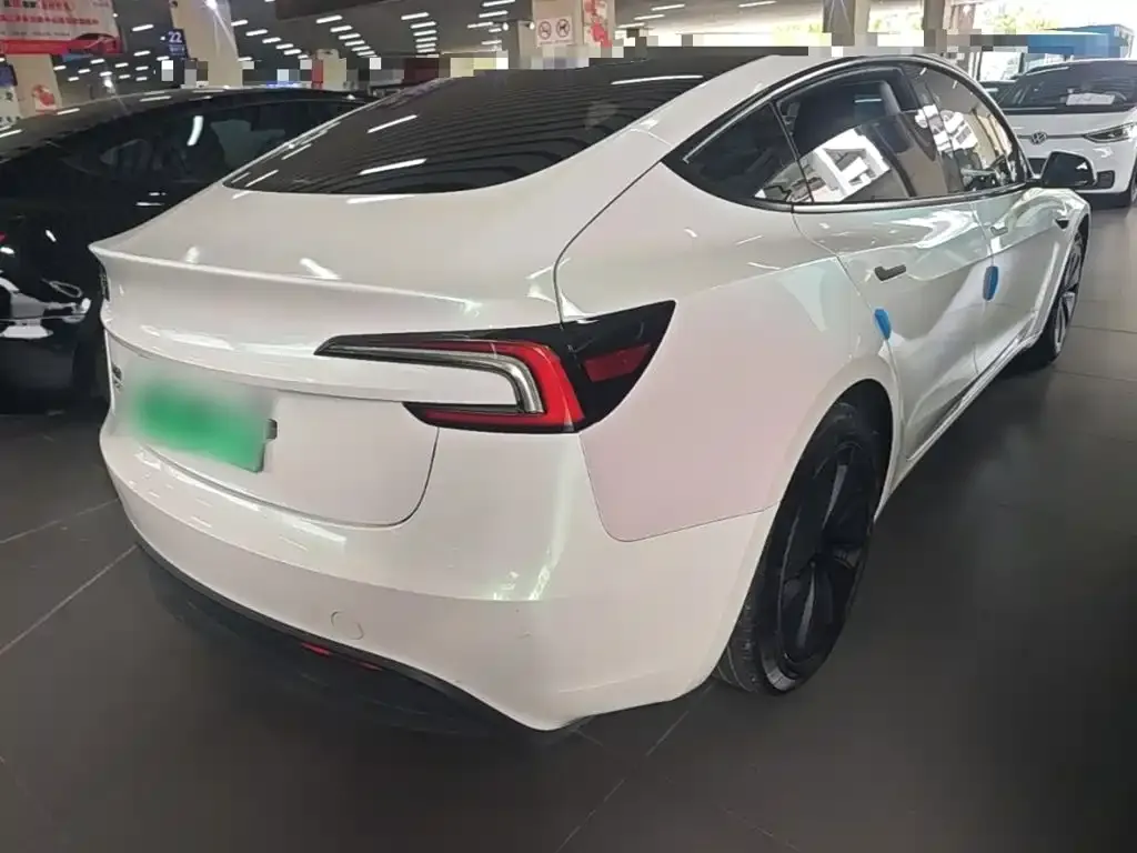 Tesla Model 3 — фото 10