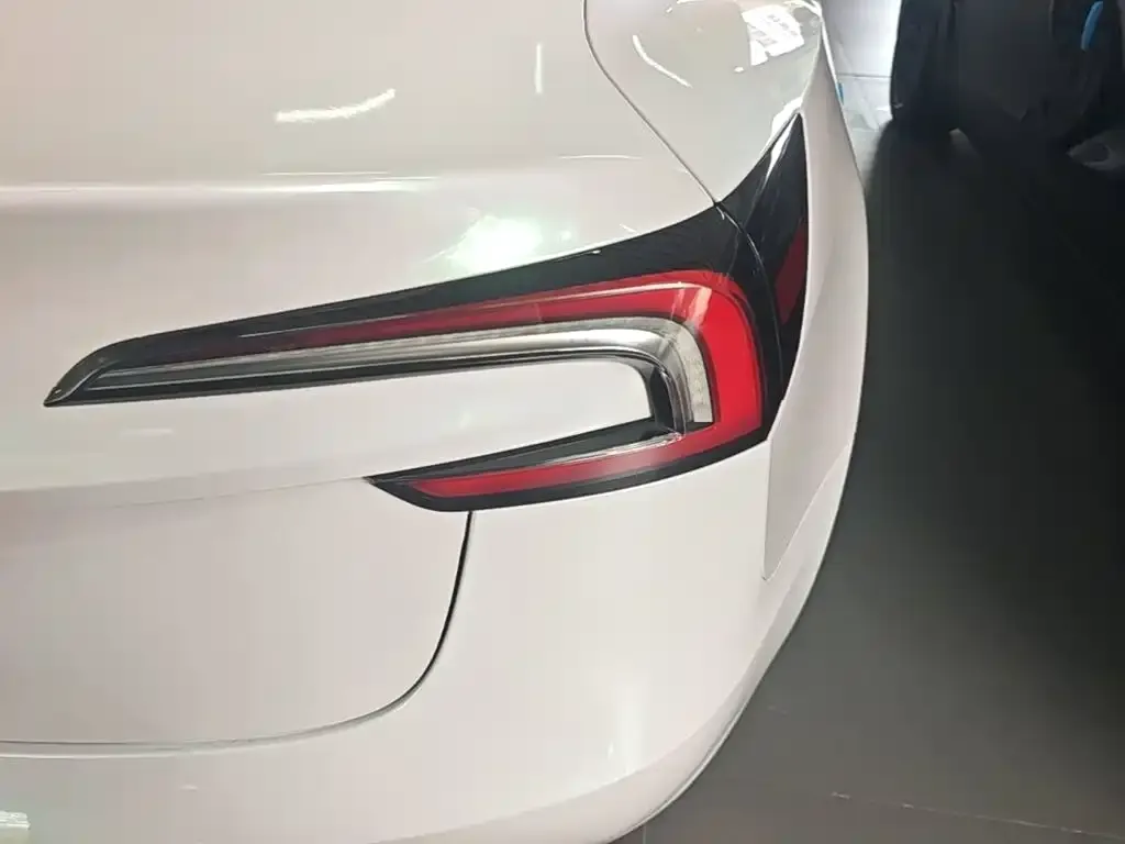 Tesla Model 3 — фото 3