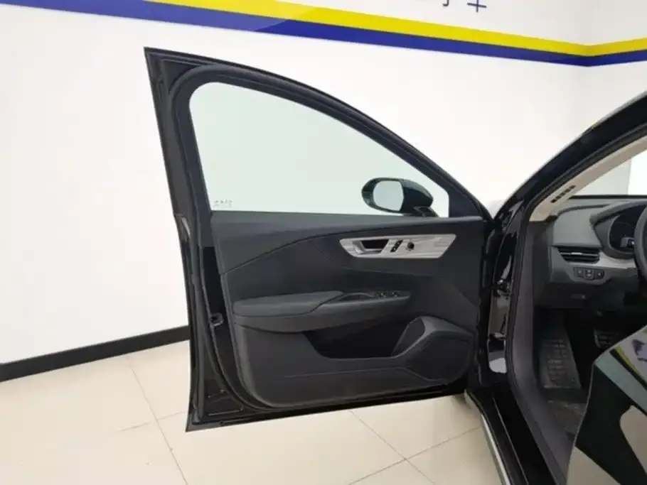 Hongqi E-QM5 — фото 10