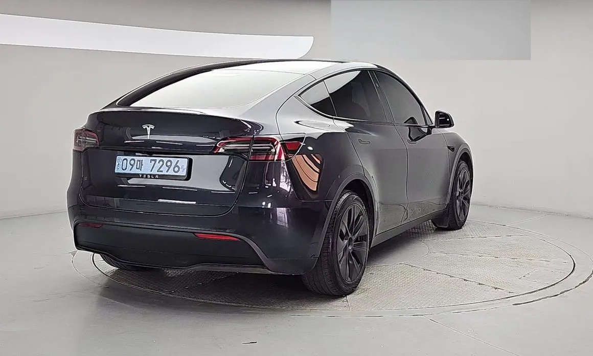 Tesla Model Y — фото 8