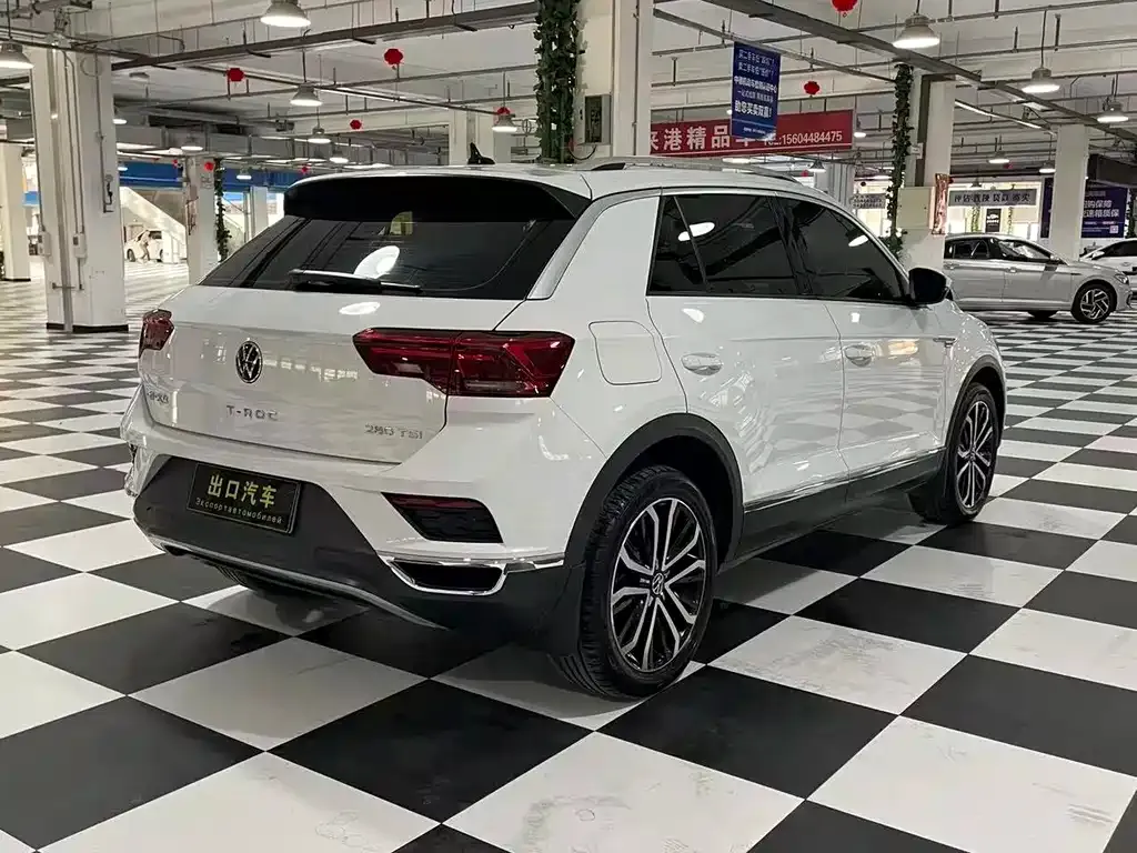 Volkswagen T-Roc — фото 10