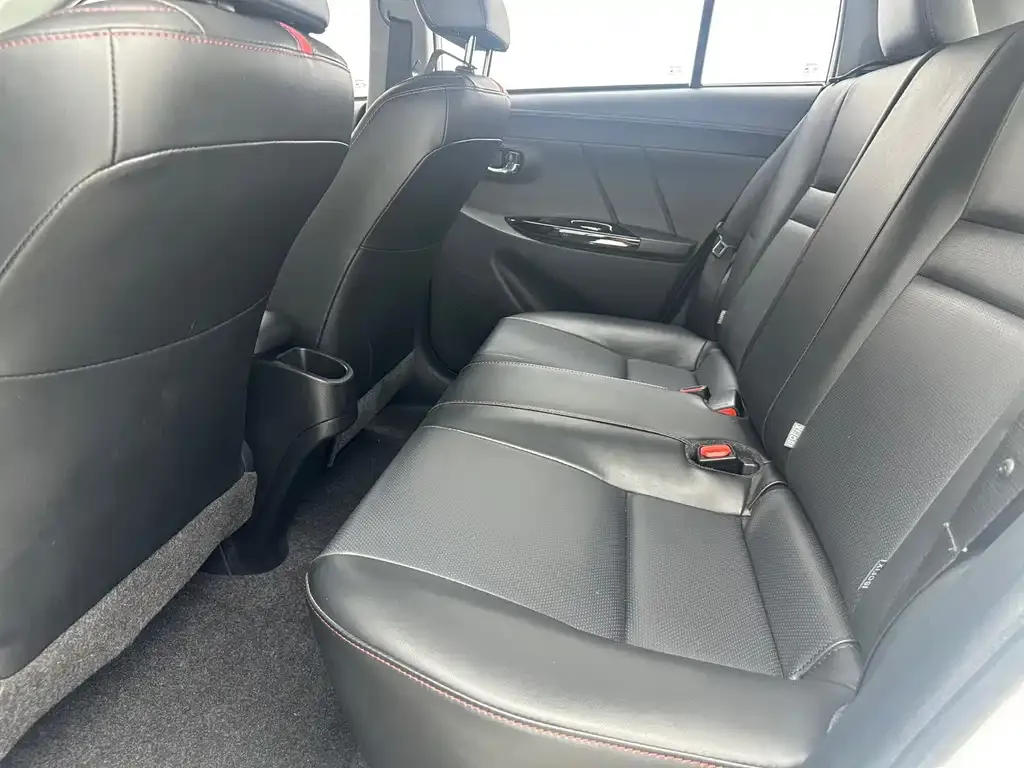 Toyota Yaris L — фото 7