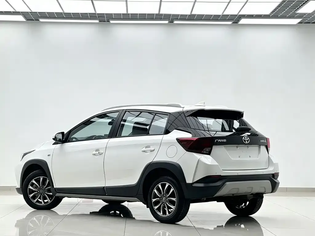 Toyota Yaris L — фото 3