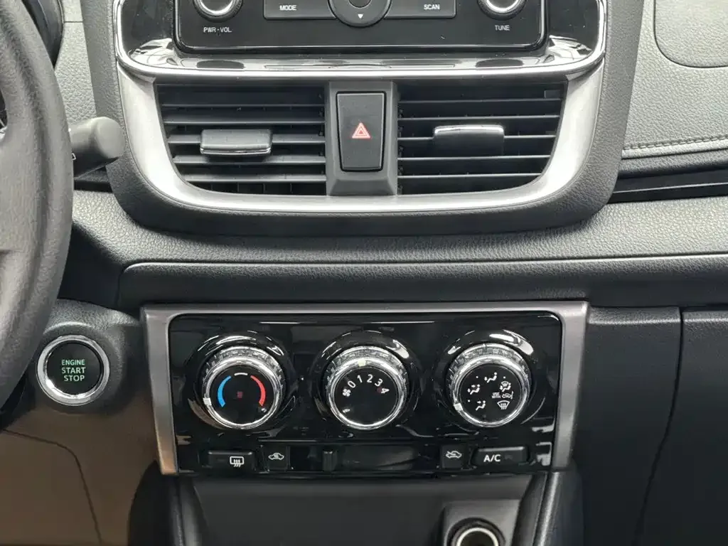 Toyota Yaris L — фото 9