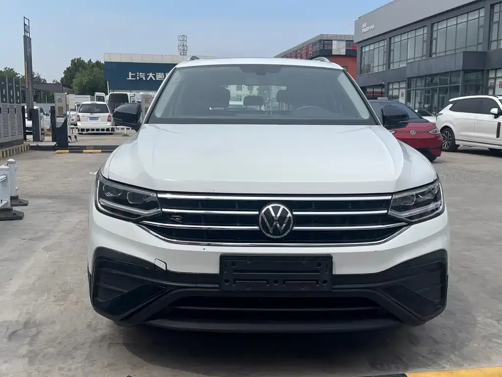 Volkswagen Tiguan L — фото 4