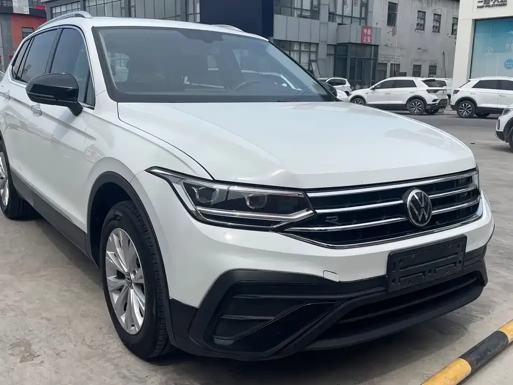 Volkswagen Tiguan L — фото 10