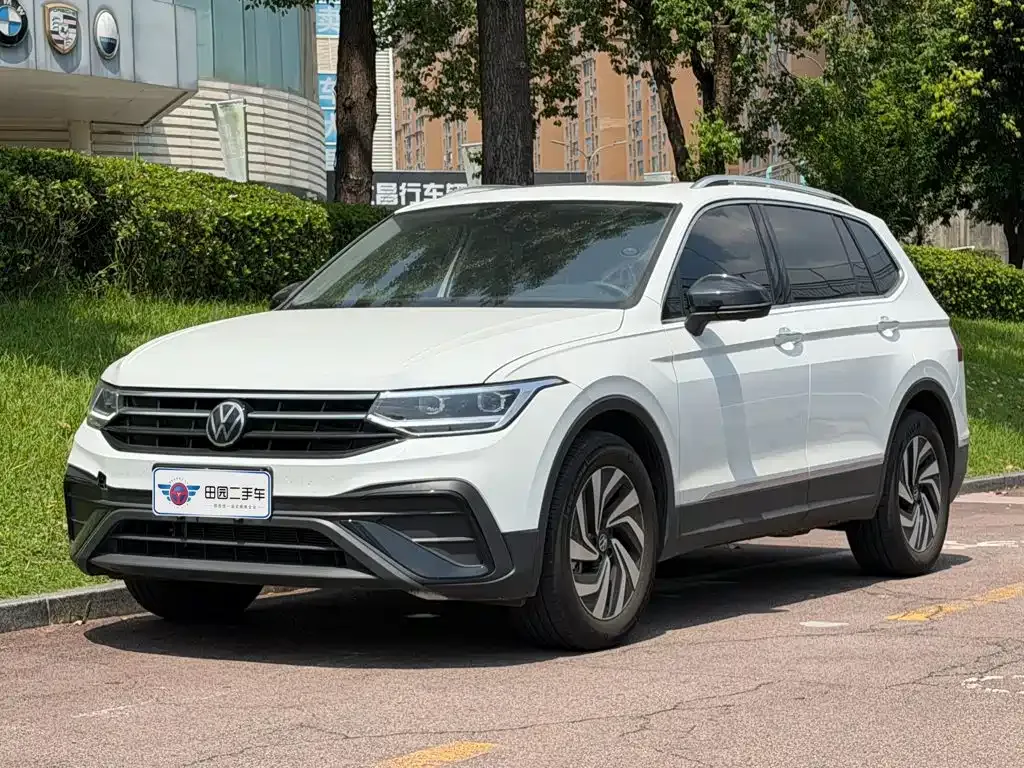 Volkswagen Tiguan L — фото 1