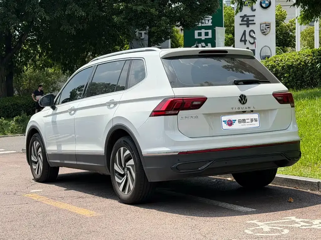 Volkswagen Tiguan L — фото 7