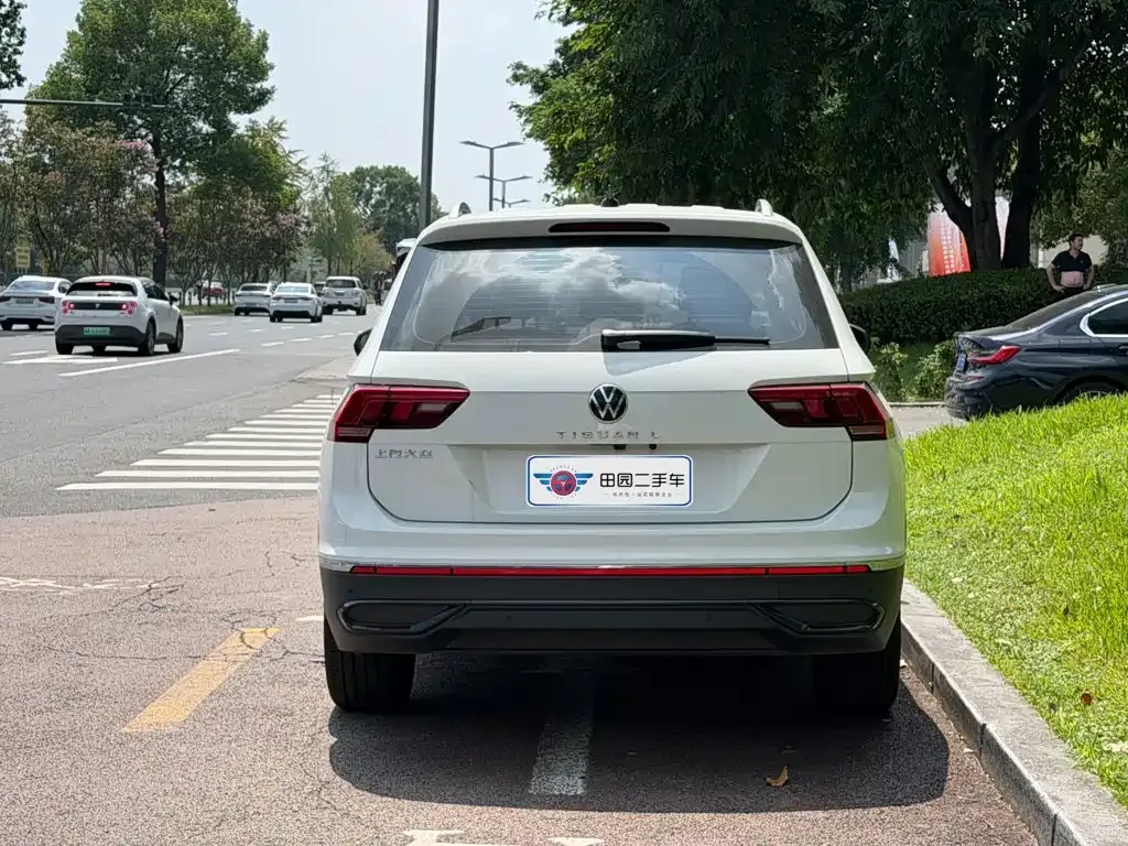 Volkswagen Tiguan L — фото 8