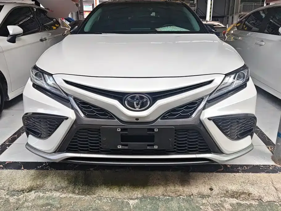 Toyota Camry — фото 5