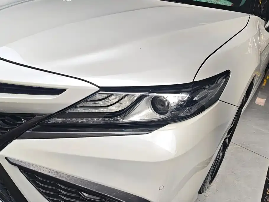 Toyota Camry — фото 10