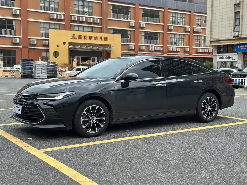 Toyota Avalon — фото 1