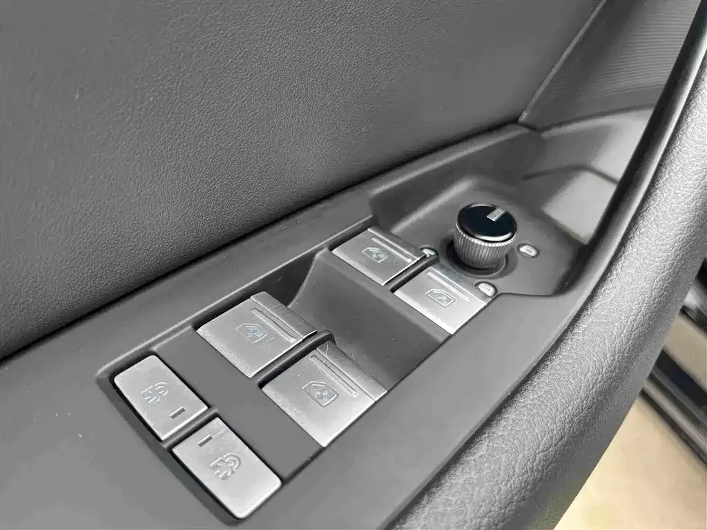Audi A6L — фото 2
