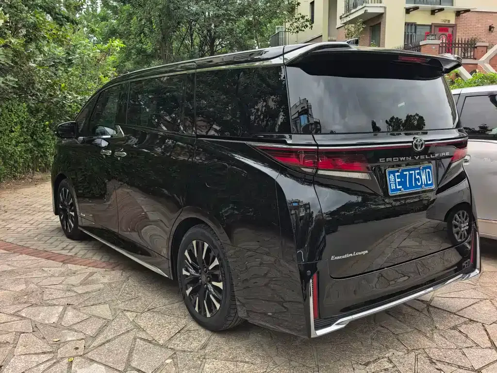 Toyota Alphard — фото 6