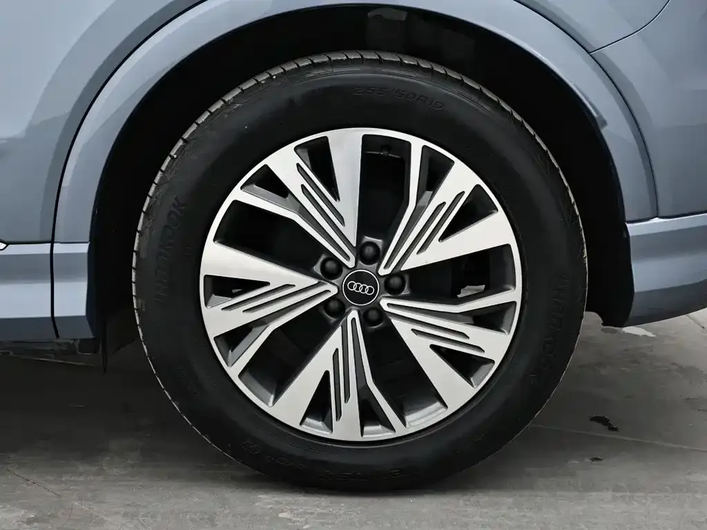 Audi Q4 e-tron — фото 4