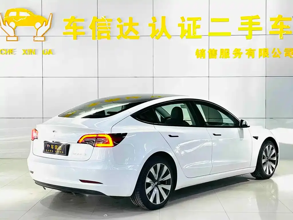 Tesla Model 3 — фото 2