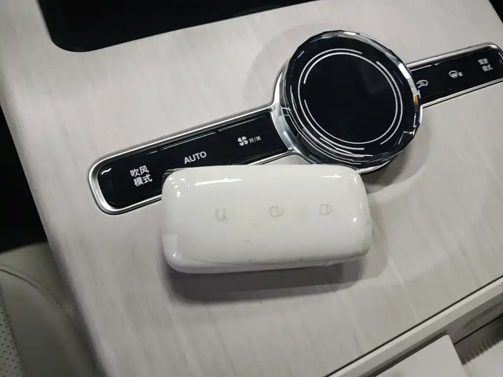 Geely Galaxy E8 — фото 2