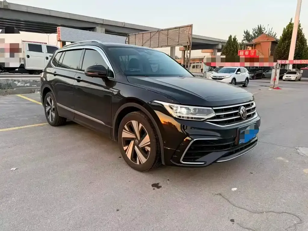 Volkswagen Tiguan L — фото 9