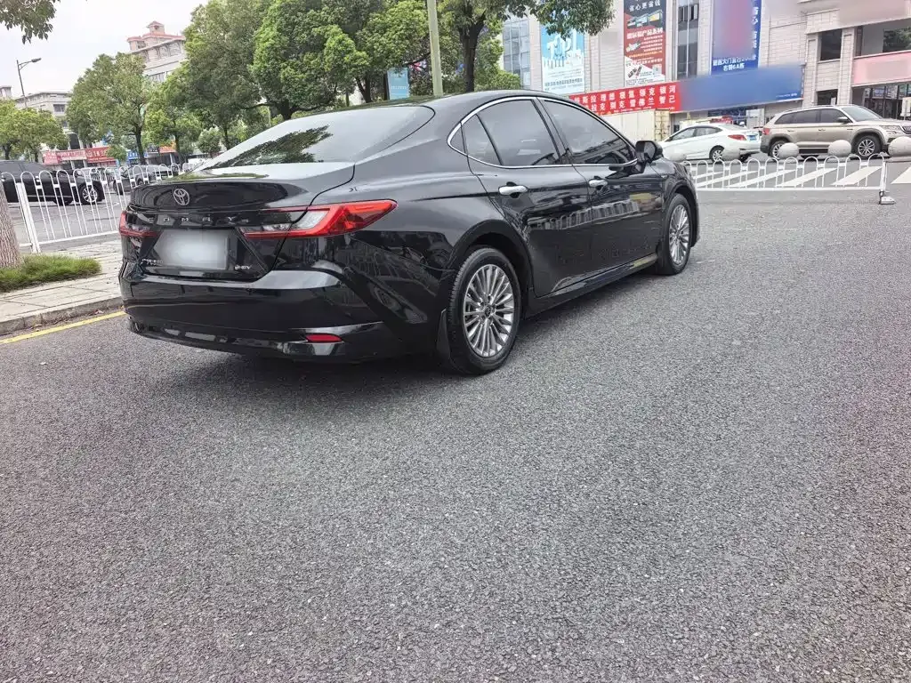Toyota Camry — фото 10