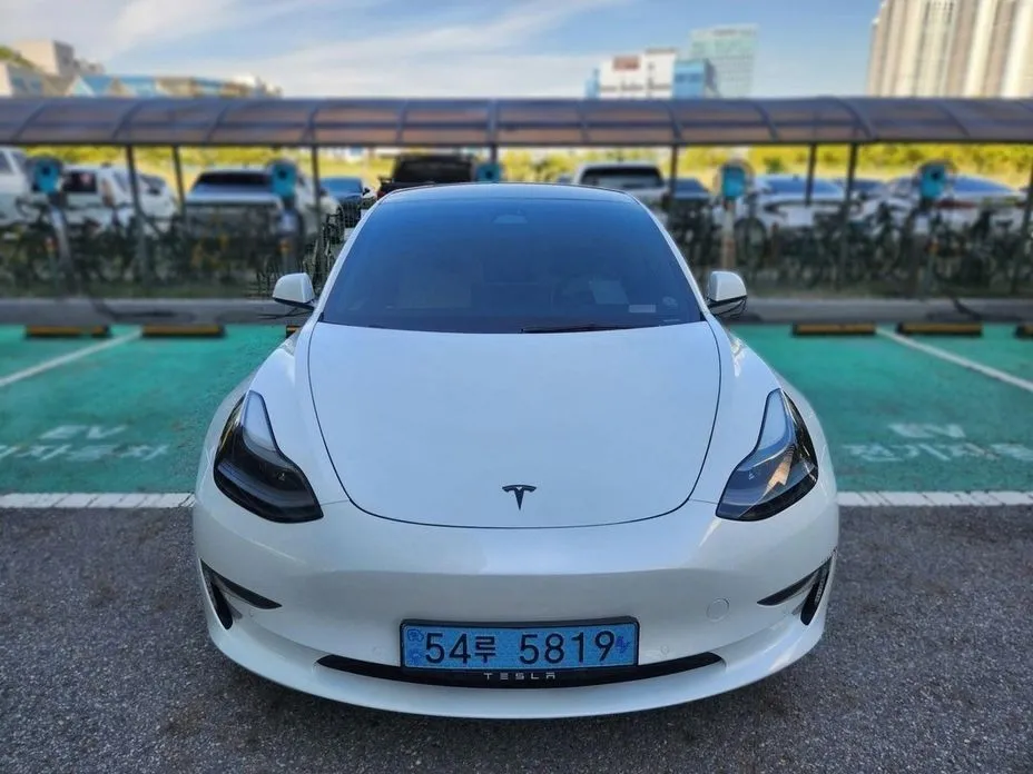 Tesla Model 3 — фото 1