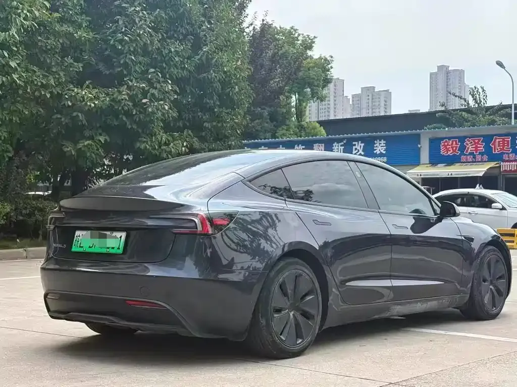 Tesla Model 3 — фото 4