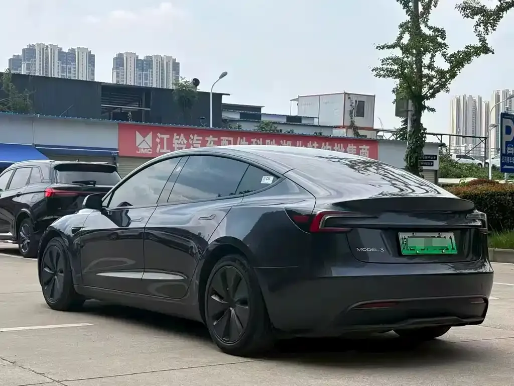 Tesla Model 3 — фото 3