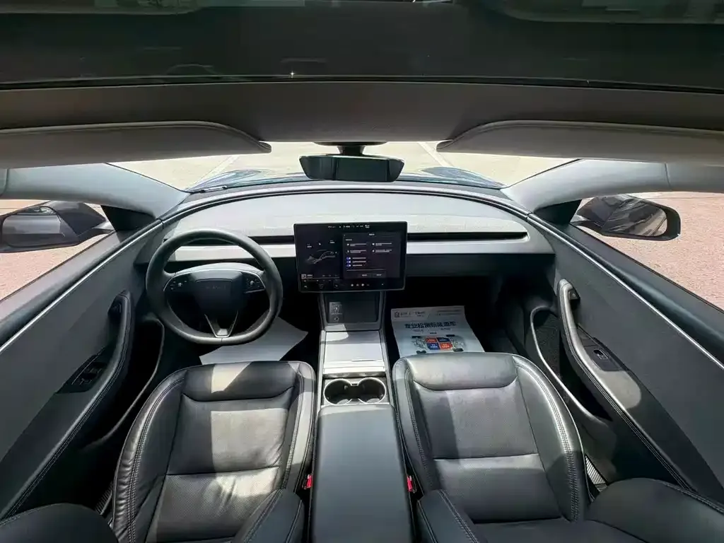 Tesla Model 3 — фото 9
