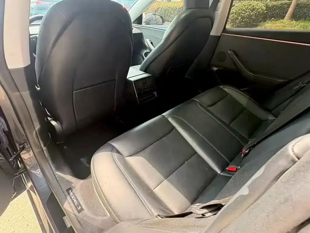 Tesla Model 3 — фото 5