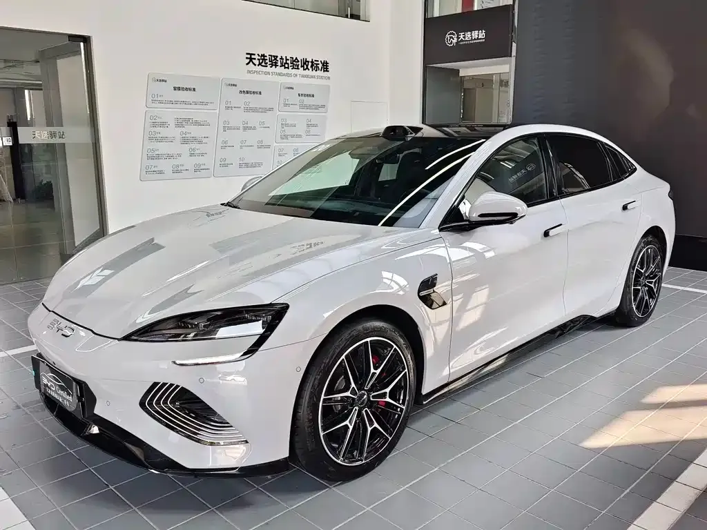 BYD Seal — фото 1