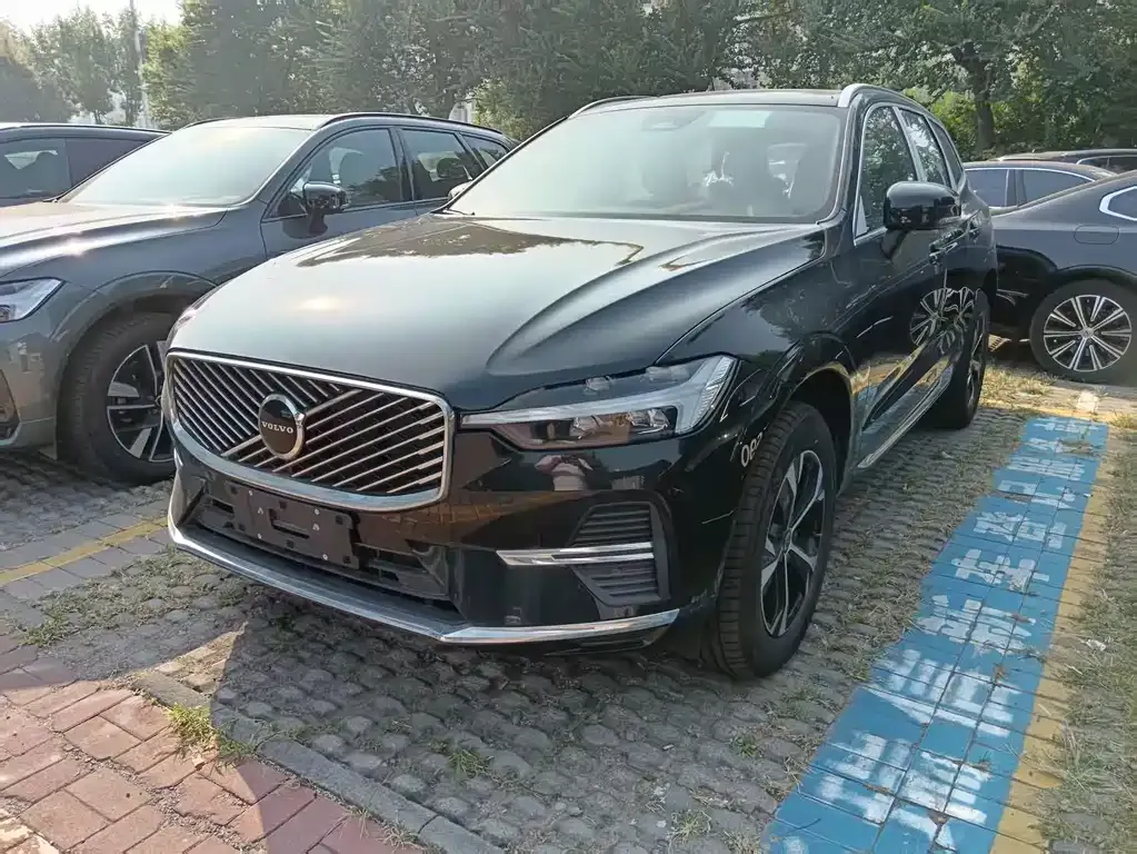 Volvo XC60 — фото 1