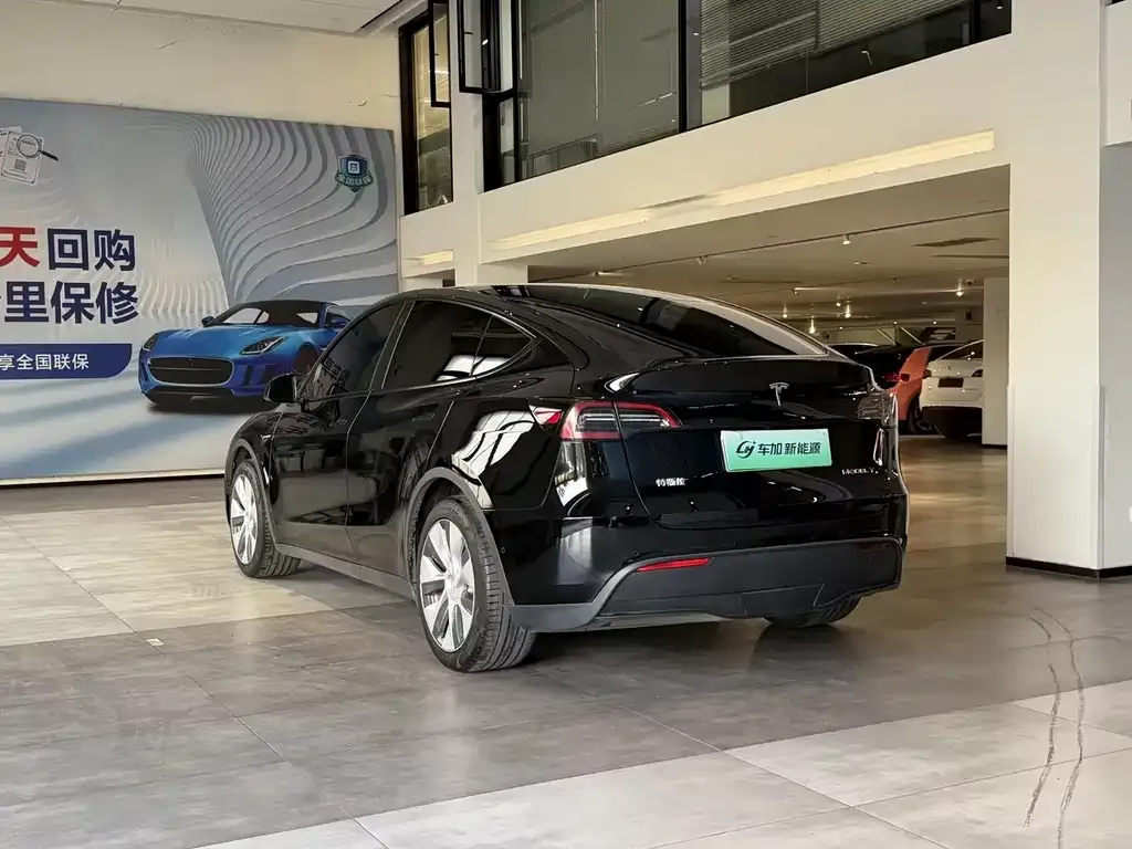 Tesla Model Y — фото 5