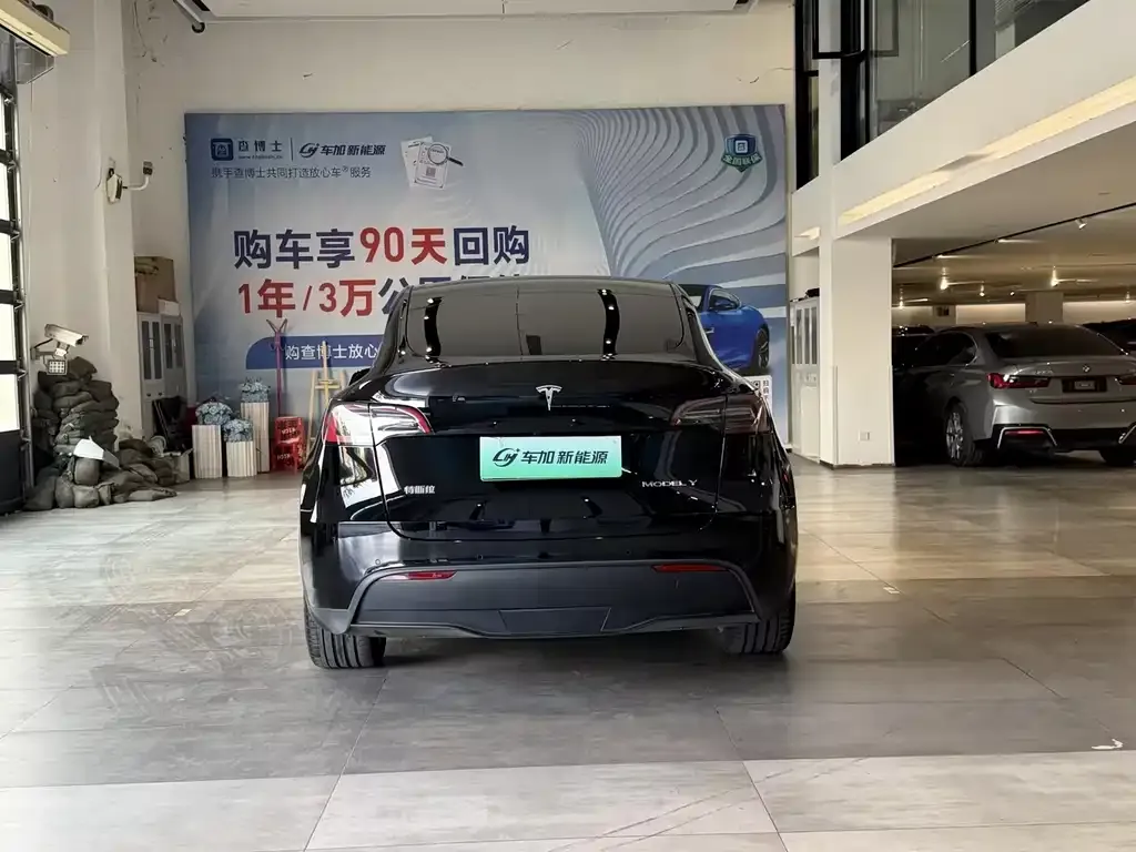 Tesla Model Y — фото 7