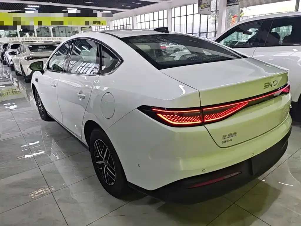 BYD Seal 05 DM-i — фото 7