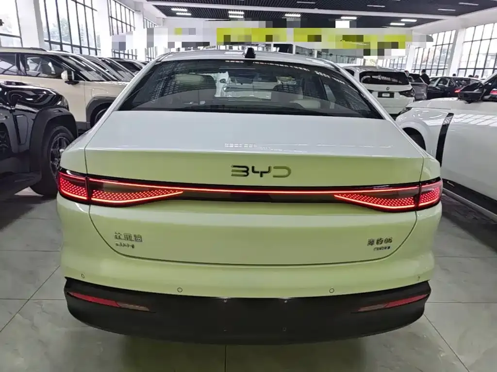 BYD Seal 05 DM-i — фото 8