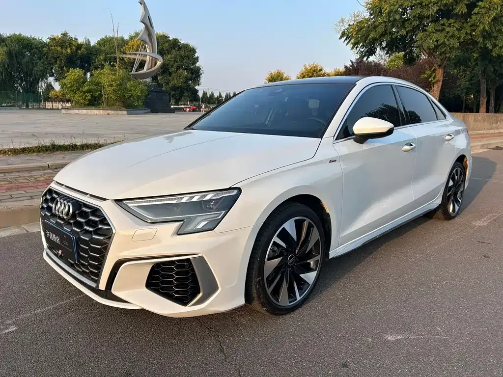 Audi A3 — фото 1