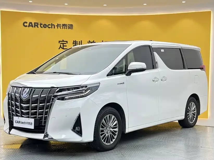 Toyota Alphard — фото 1