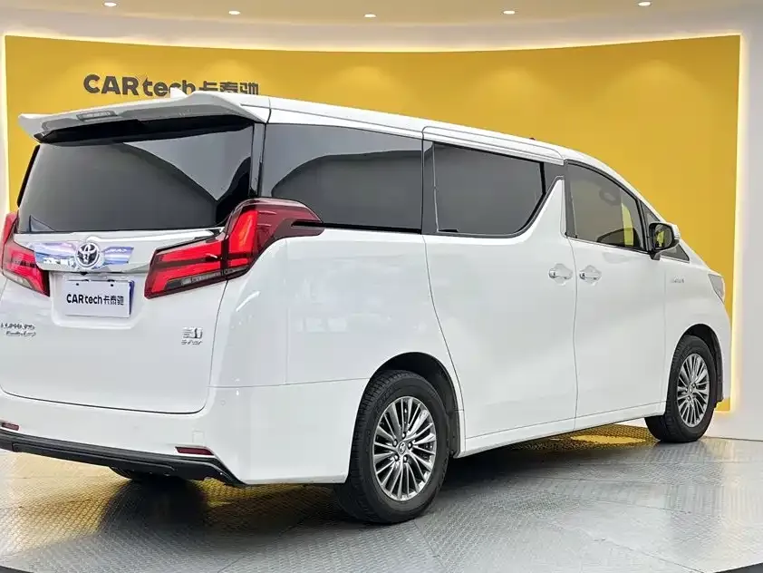Toyota Alphard — фото 7