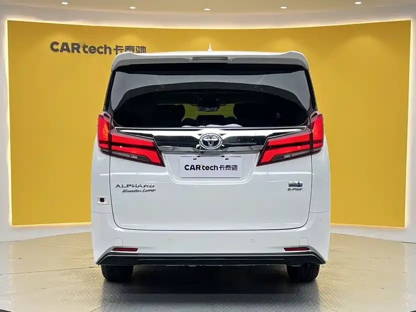 Toyota Alphard — фото 2