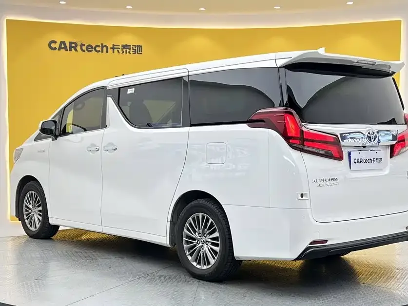 Toyota Alphard — фото 8