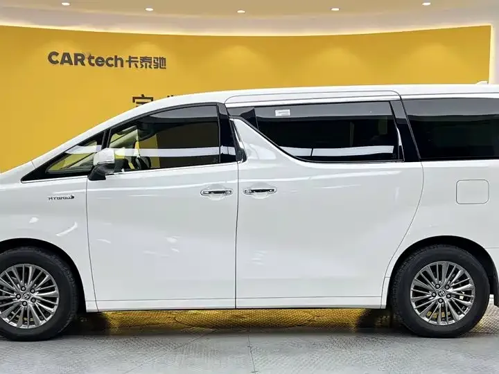 Toyota Alphard — фото 9
