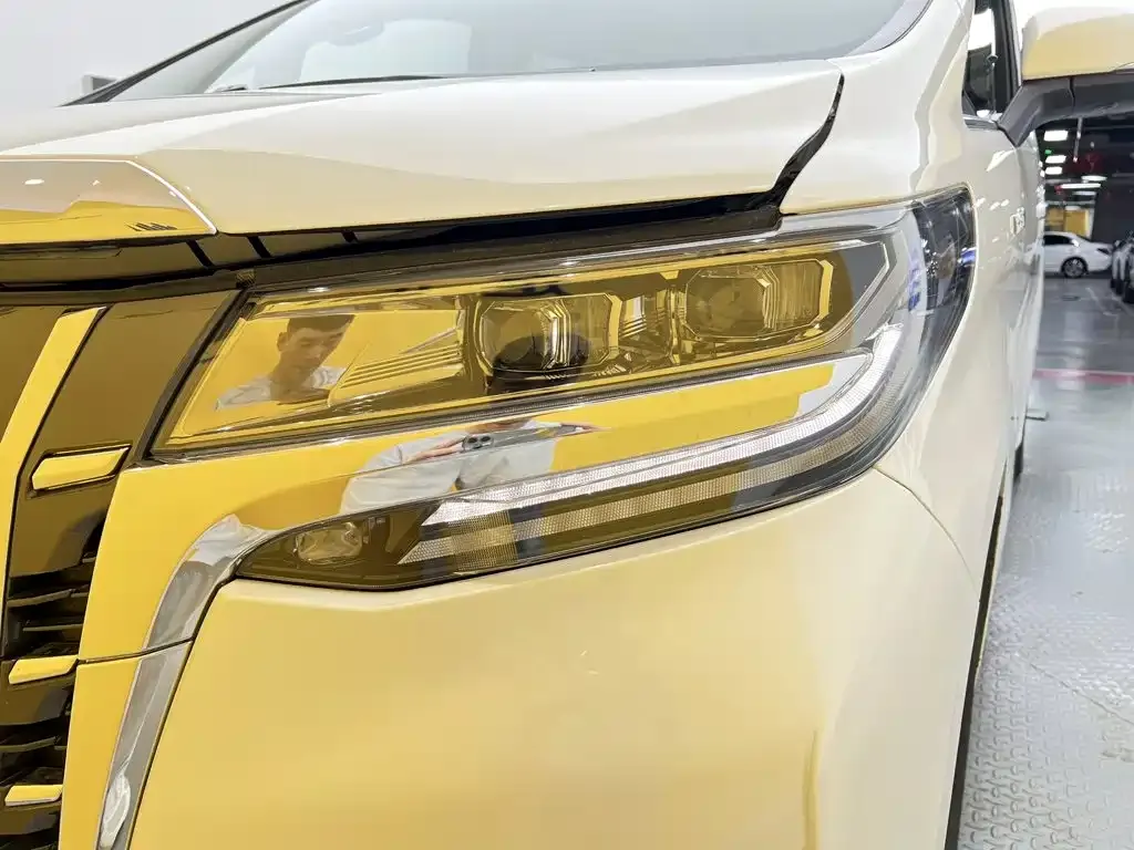 Toyota Alphard — фото 10