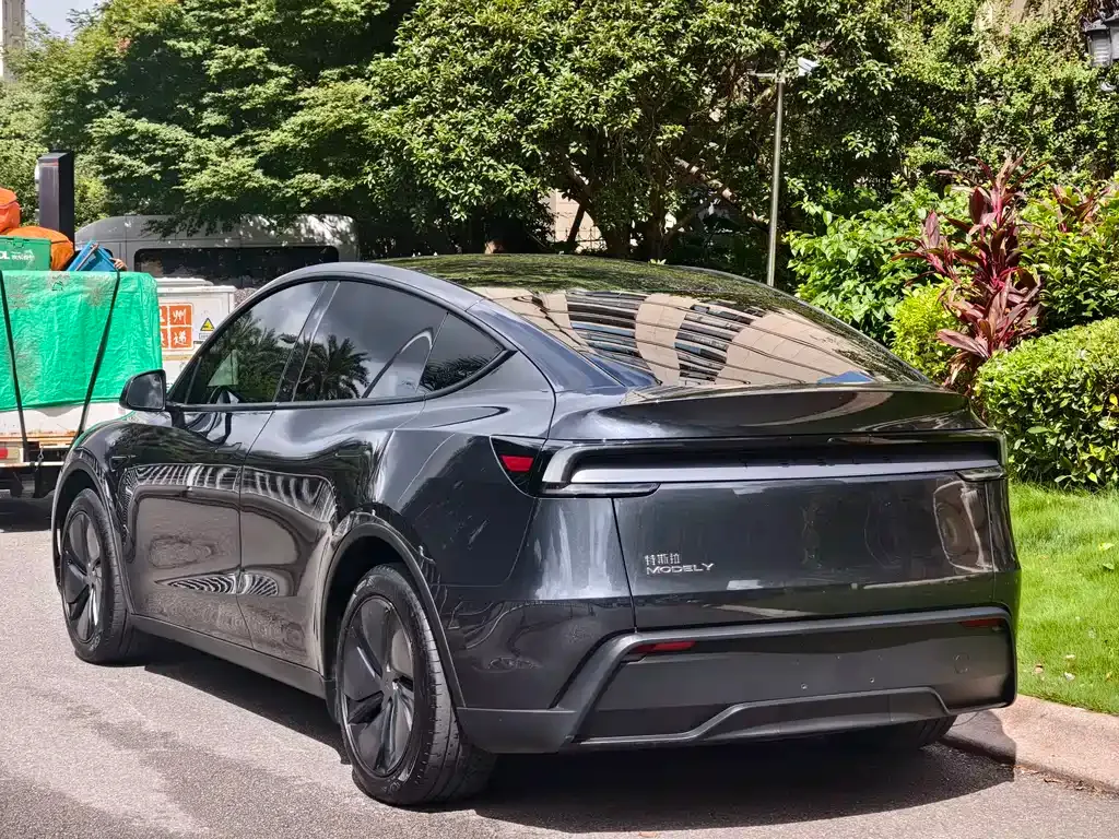 Tesla Model Y — фото 7
