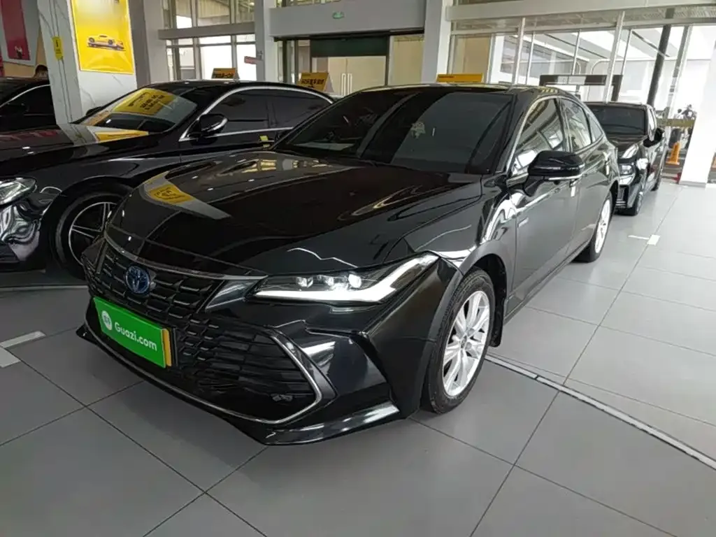 Toyota Avalon — фото 1