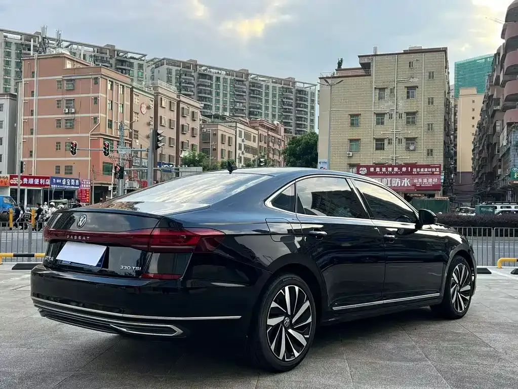 Volkswagen Passat — фото 8