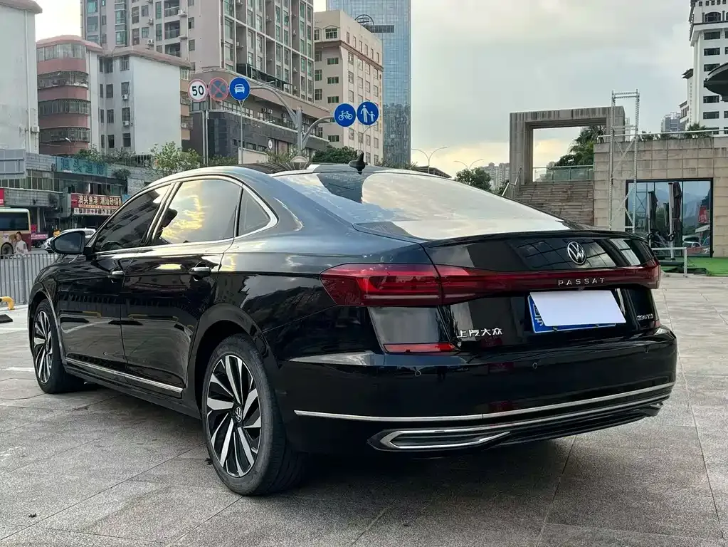 Volkswagen Passat — фото 6